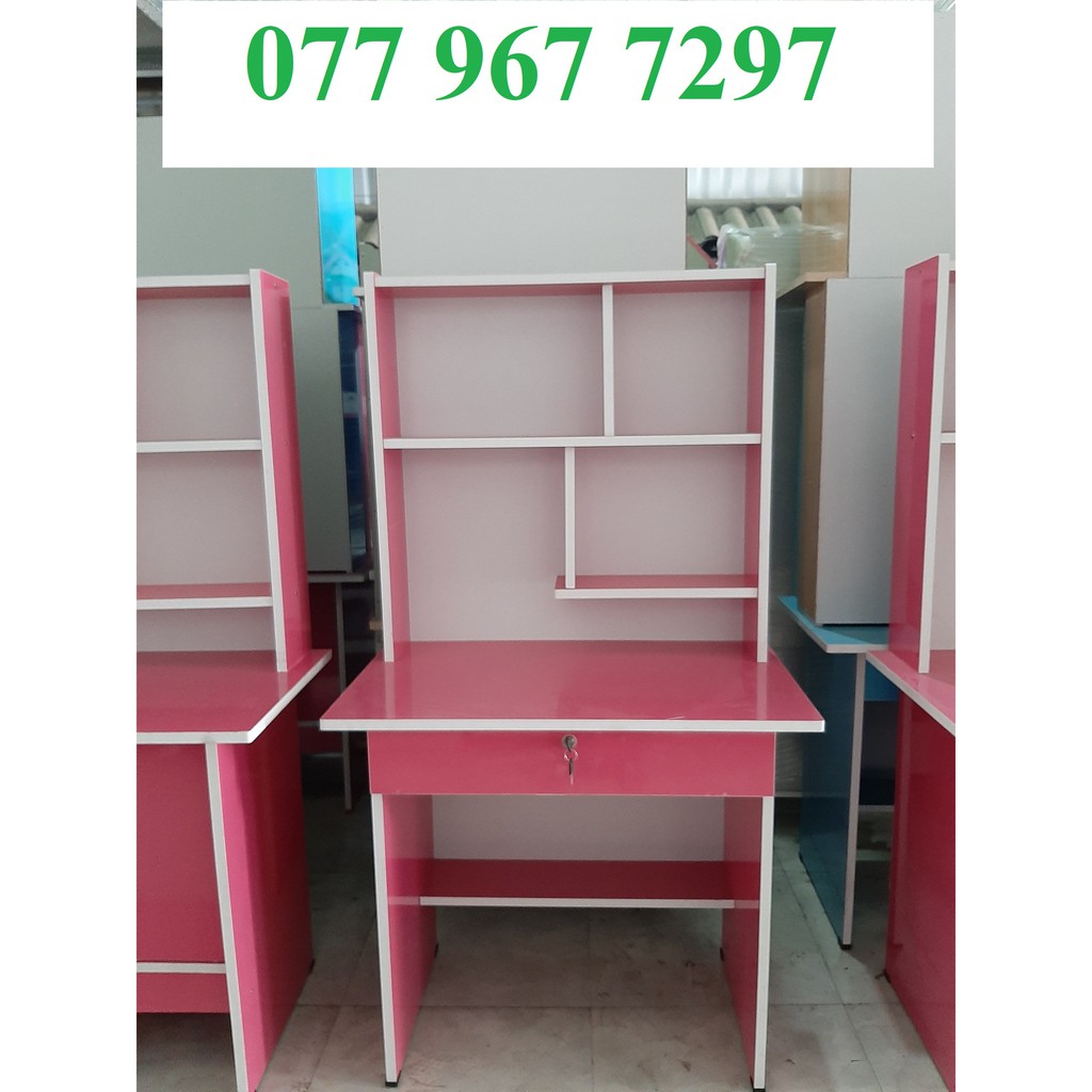 bàn học sinh giá rẻ tặng kèm hình dán. có ngăn kéo và hộc tiện lợi. giao hàng nhanh