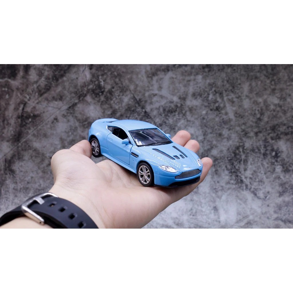 MÔ HÌNH XE ASTON MARTIN V12 VANTAGE BABY BLUE 1:36 WELLY 7510