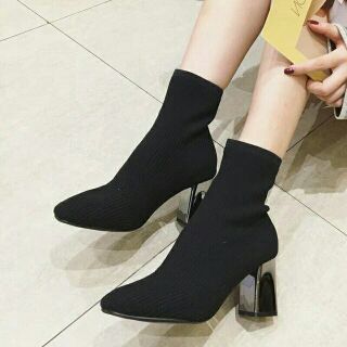 Boot len lỡ vân tăm gót bạc