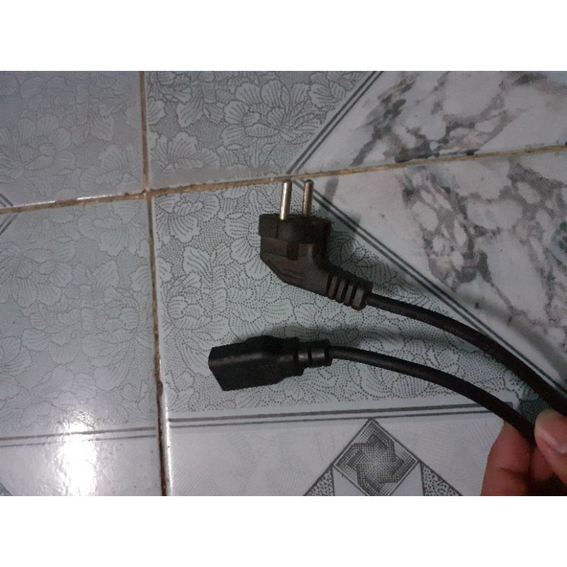 Dây nguồn máy tính cũ