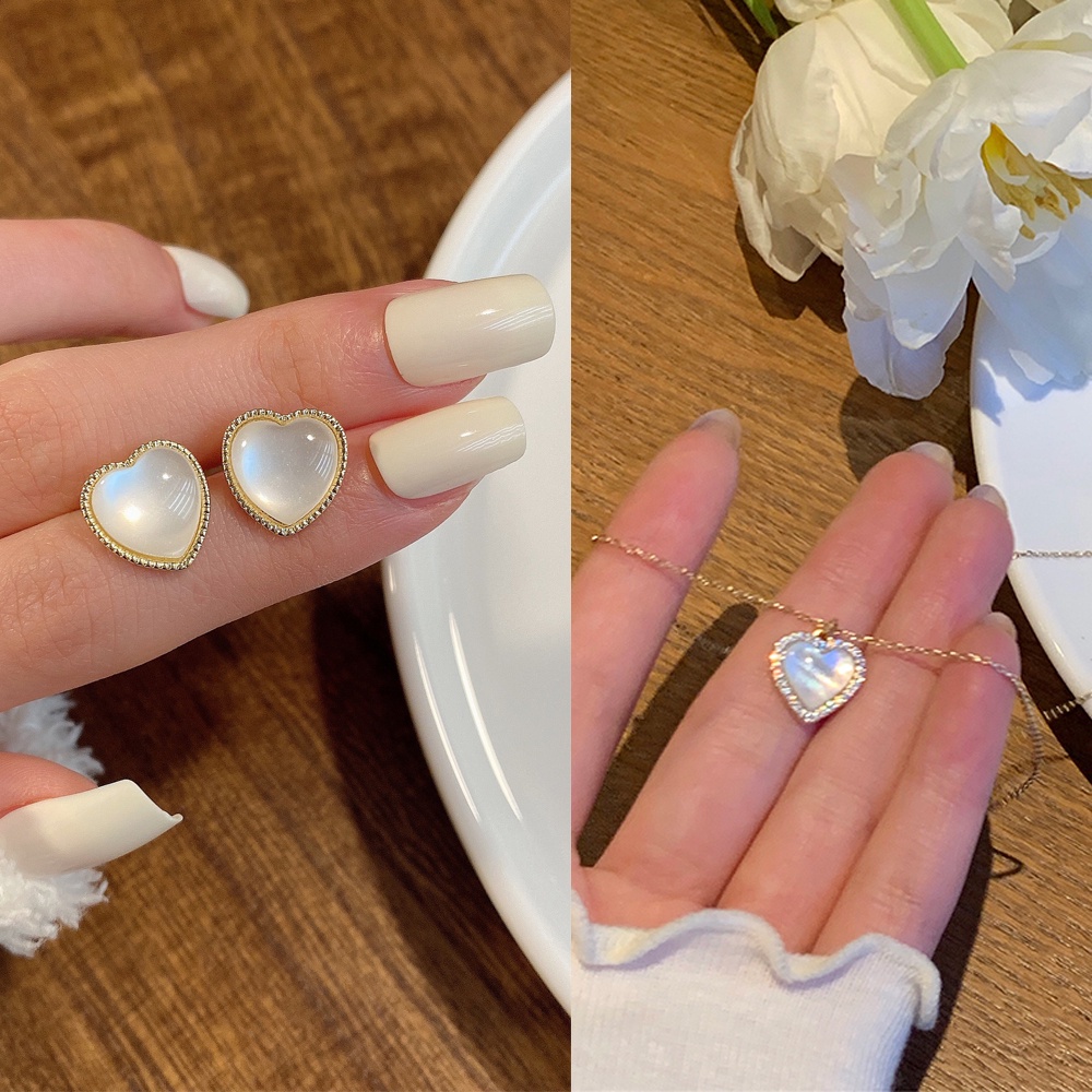 ✨✨ Đôi khuyên tai xỏ hình trái tim đính pha lê xinh xắn thời trang cho phụ nữ