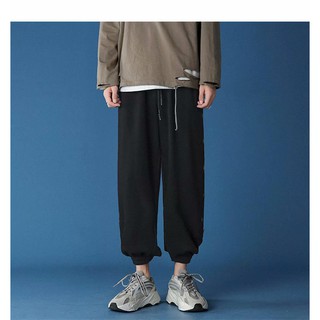 Men's style in loose - fitting pants