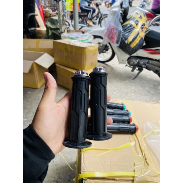 Gù Salaya loại rẻ tặng kèm bao tay gắn mọi loạ xe ex, winner, vario...