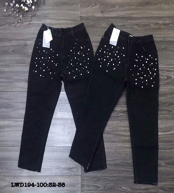 Quần jeans đính cườm