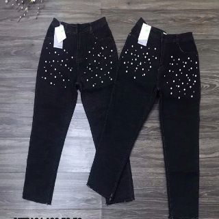Quần jeans đính cườm