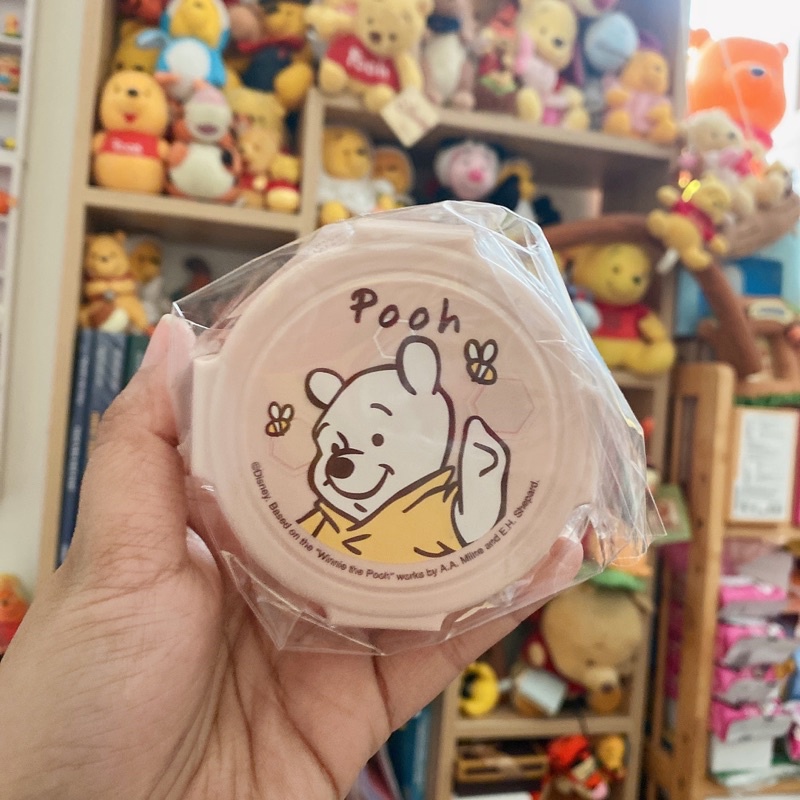 Hộp nhựa nắp gài gấu Pooh