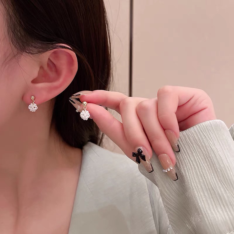 Khuyên tai chấm bông trắng phong cách Han Quốc siêu xinh KT125