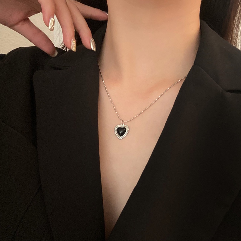 Dây chuyền mặt trái tim màu đen đơn giản cho nữ