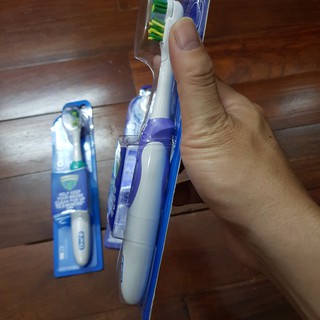 Máy đánh răng Oral-B chạy pin