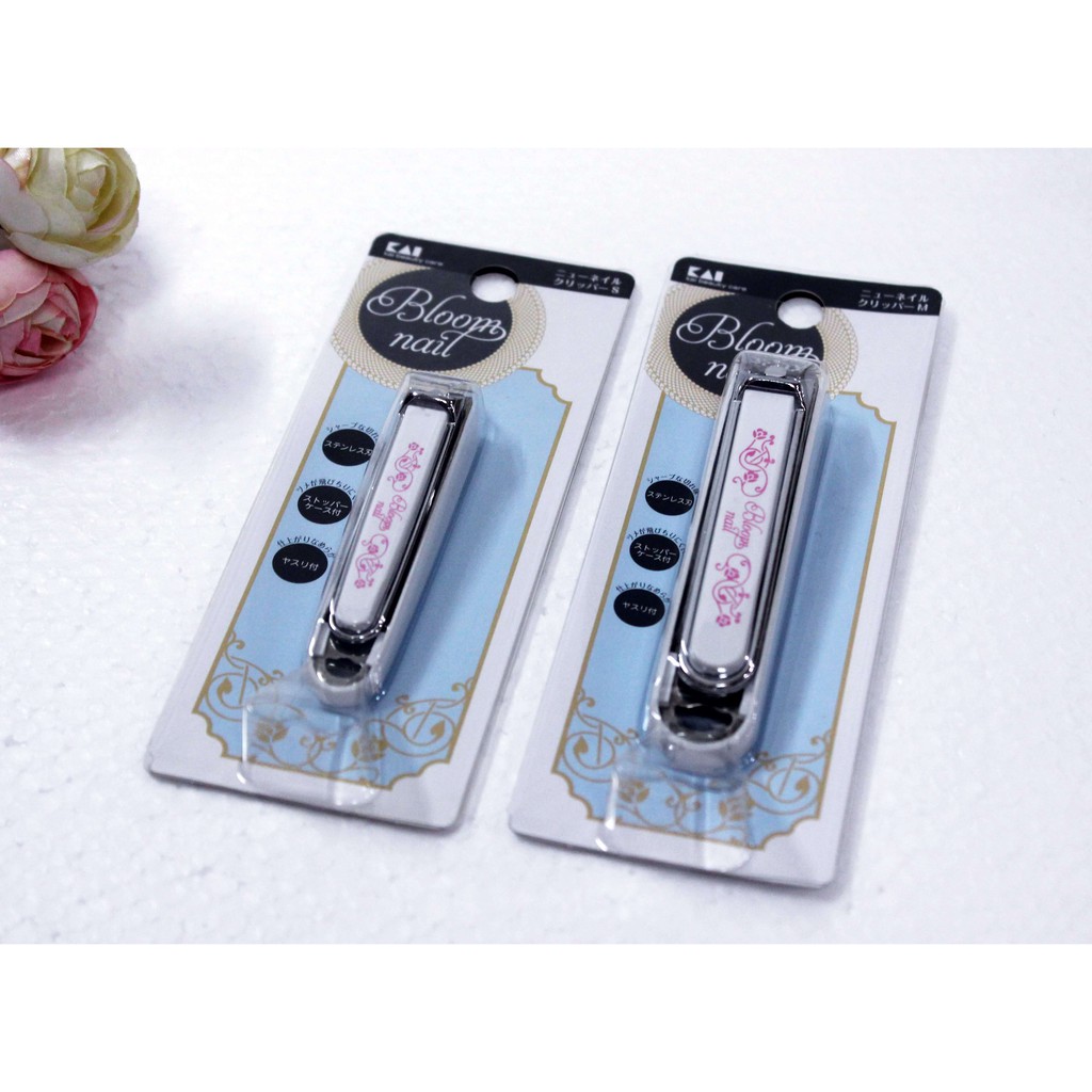 Bấm móng tay inox mẫu hoa văn KAI (cỡ nhỏ)
