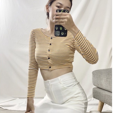 Áo Croptop Nữ Tay Dài Kiểu Ôm Thun Body Cổ Tròn Vải Sọc Có Nút Cúc SIÊU HOT.