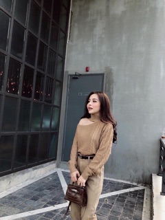 Áo len hở vai