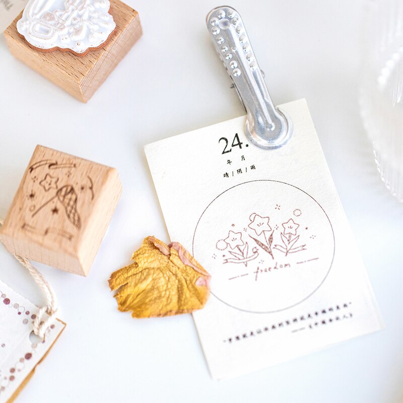 Con dấu gỗ in họa tiết xinh xắn dùng để trang trí sổ tay thủ công DIY