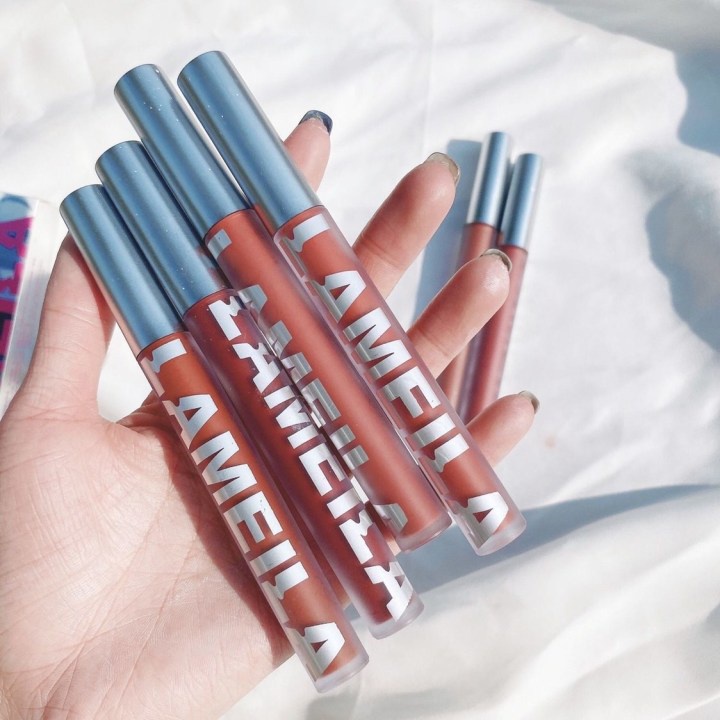 Lip gloss/moisturizing lip gloss, waterproof and sweatproof, no fading, no cup stick, matte lip, lip gloss.