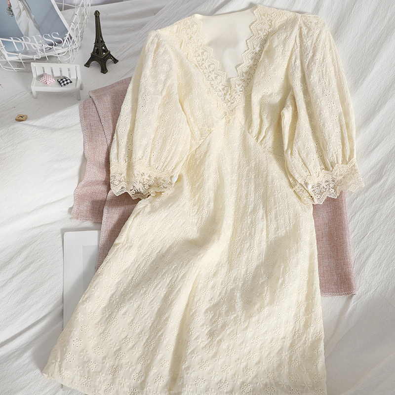 Đầm Nữ Tay Ngắn Cổ Chữ V Phối Ren Phong Cách Hàn Quốc Mới | BigBuy360 - bigbuy360.vn