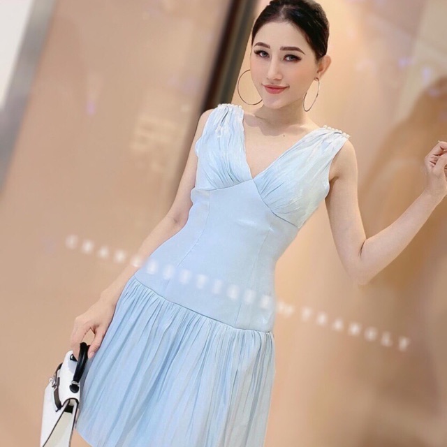 Set áo croptop hoa cột eo kèm chân váy dài đính nút | BigBuy360 - bigbuy360.vn