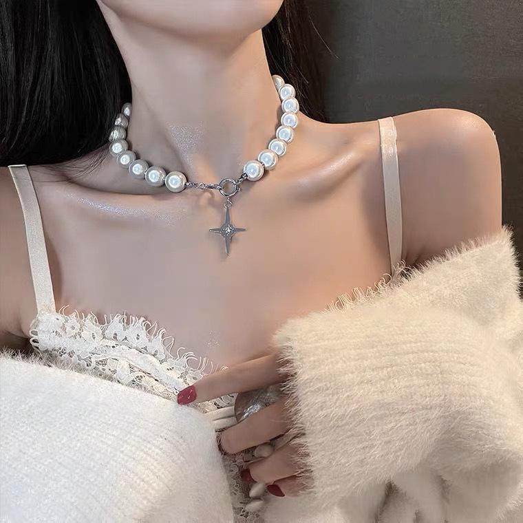 Vòng cổ xỏ hạt ngọc trai giả dạ quang cá tính
