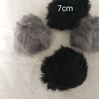 pom pom ,2 màu , size 7cm.(2 cái /5k)