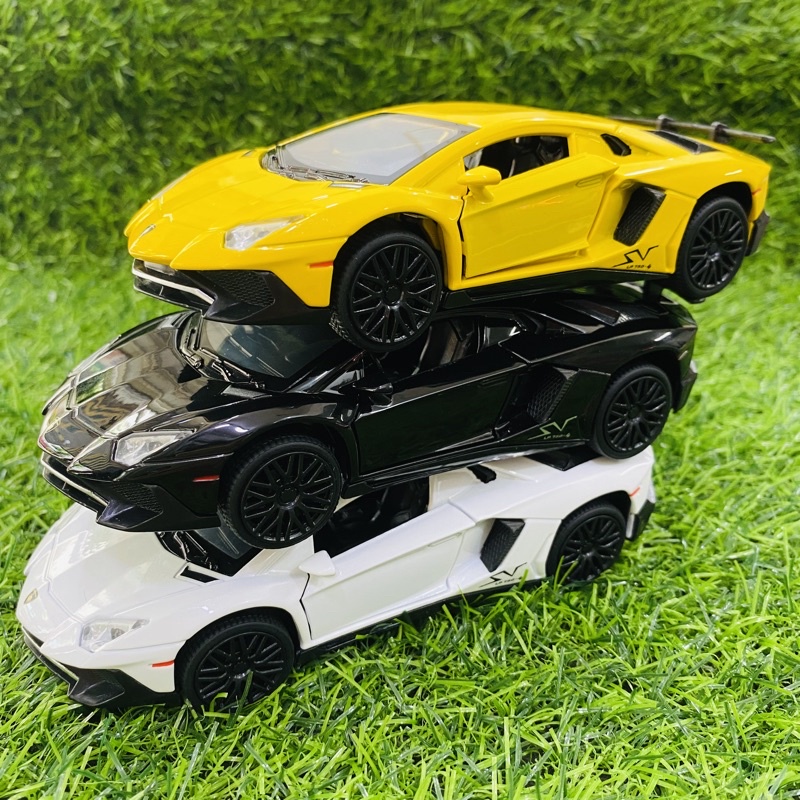 MÔ HÌNH XE HƠI SIÊU XE LAMBORGHINI SÁNG ĐÈN , CHẠY ĐƯỢC