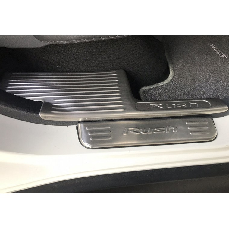 Ốp Bậc Cửa, Nẹp Bước Chân xe Toyota Rush 2018 2019 2020 2021 mẫu inox