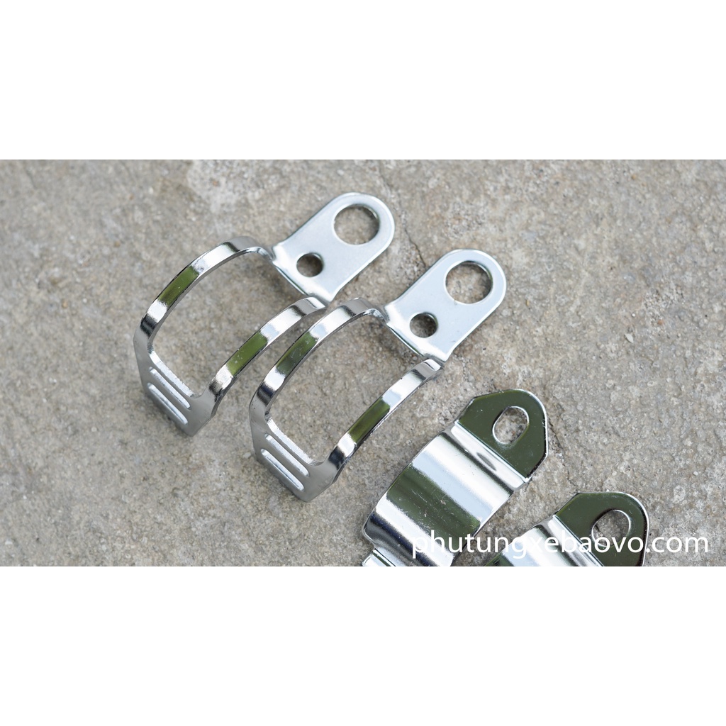 Tai bắt xi nhan vào phuộc trước xe classic