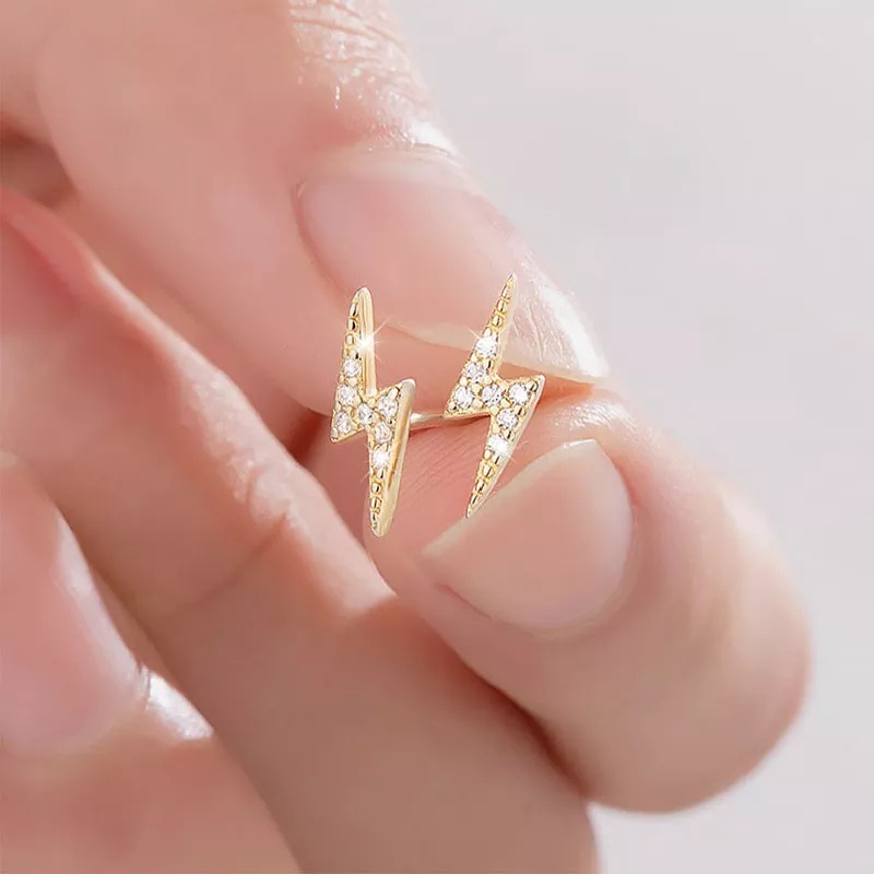 1 Đôi Khuyên Tai Kim Loại Đính Đá Hình Ngôi Sao / Trái Tim Mini Phong Cách Hàn Quốc Cho Nữ