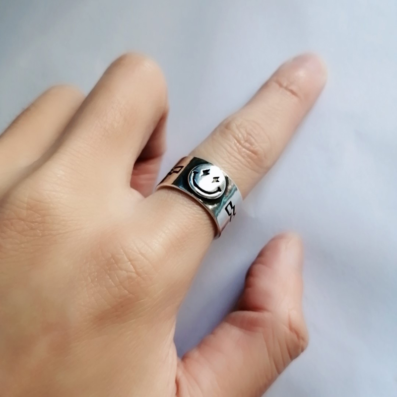 Nhẫn Đeo Tay Hình Mặt Cười Sáng Tạo Độc Đáo Hợp Thời Trang