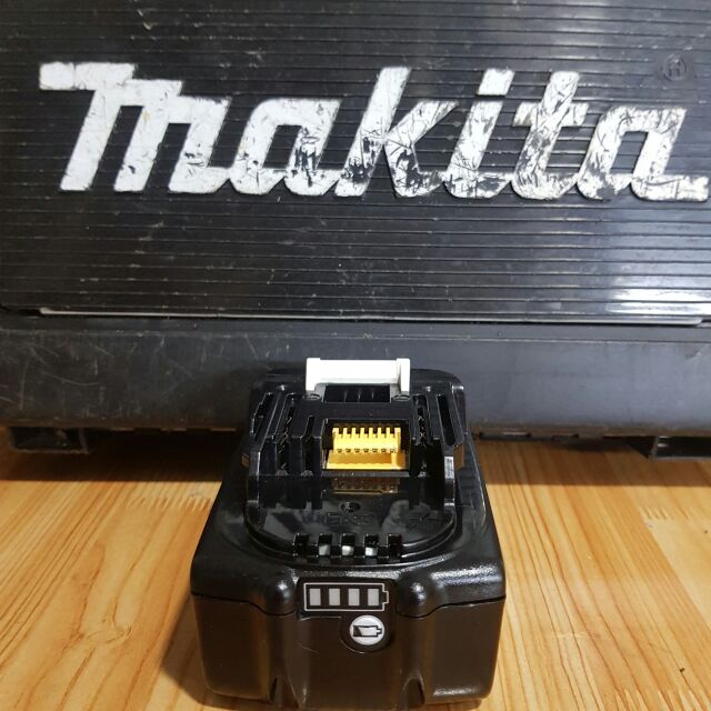 Pin MAKITA 18volt BL1850B LIKENEW 99.99% !!!