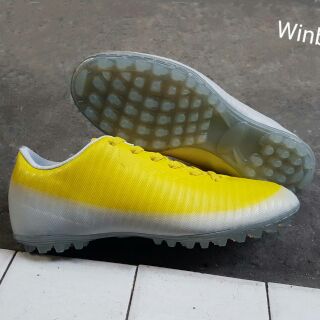 Giày bóng đá sân cỏ nhân tạo Winbro Trắng Vàng TF Giá Rẻ