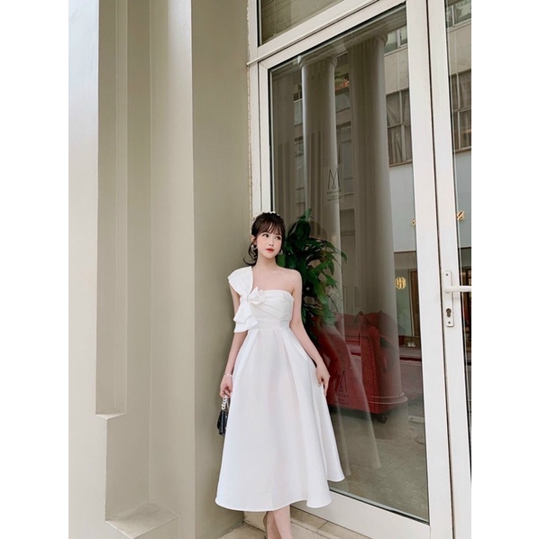 ĐẦM XOÈ LỆCH VAI NƠ