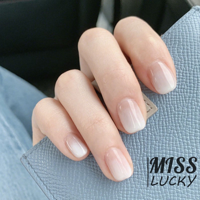 Móng tay giả kiểu vuông màu trơn gradient sang trọng độc đáo