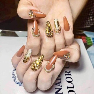 Móng úp tay form nhọn form móng chuẩn đẹp