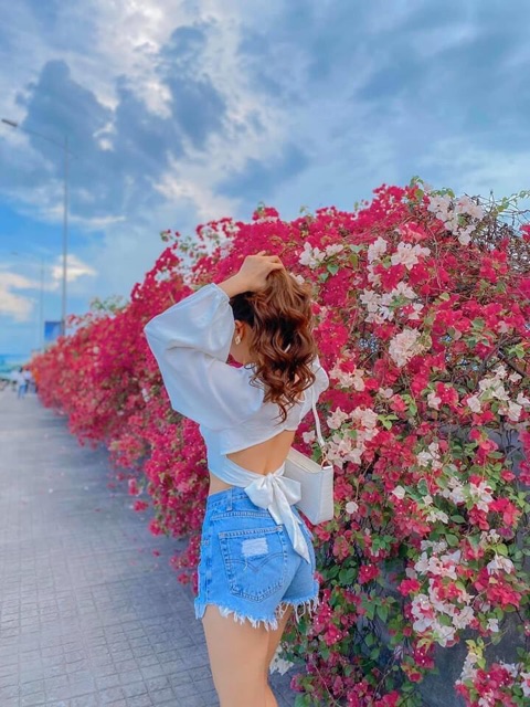 Áo croptop trắng cúp ngực nơ lưng | BigBuy360 - bigbuy360.vn