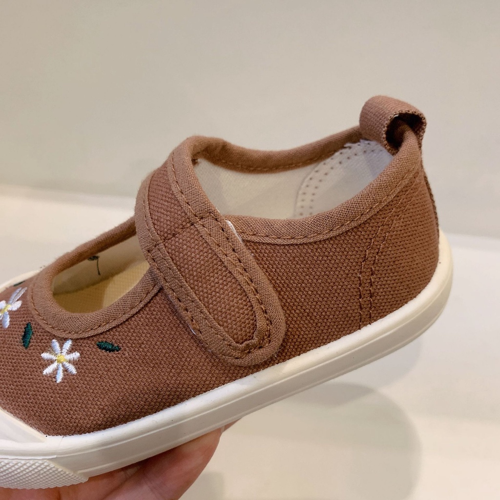 Giày vải Canvascho bé gái, phong cách hàn quốc Mũi Tròn Thêu Họa Tiết Dễ Thương Pine052