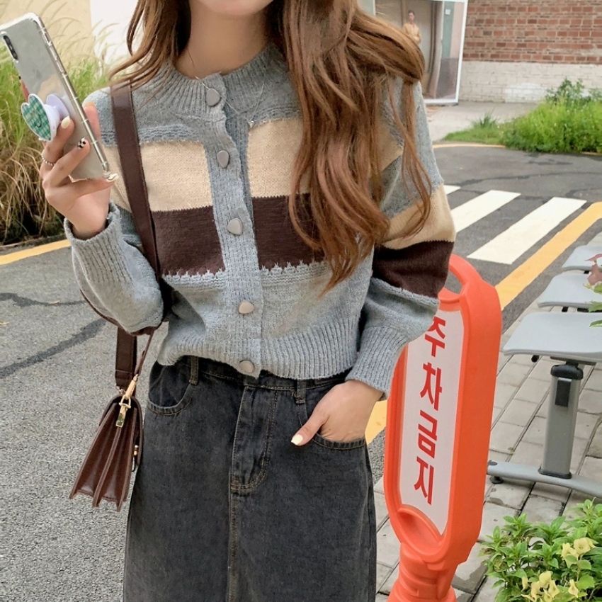 Áo len nữ tay dài phối màu dày dặn cardigan thời trang hàn quốc thu đông Fmstyle Saigon 21ALU10A961201