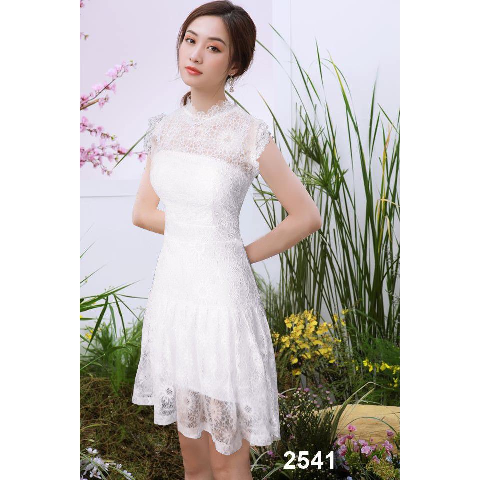 Đầm Xèo Ren Trắng Cổ Lọ Dễ Thương