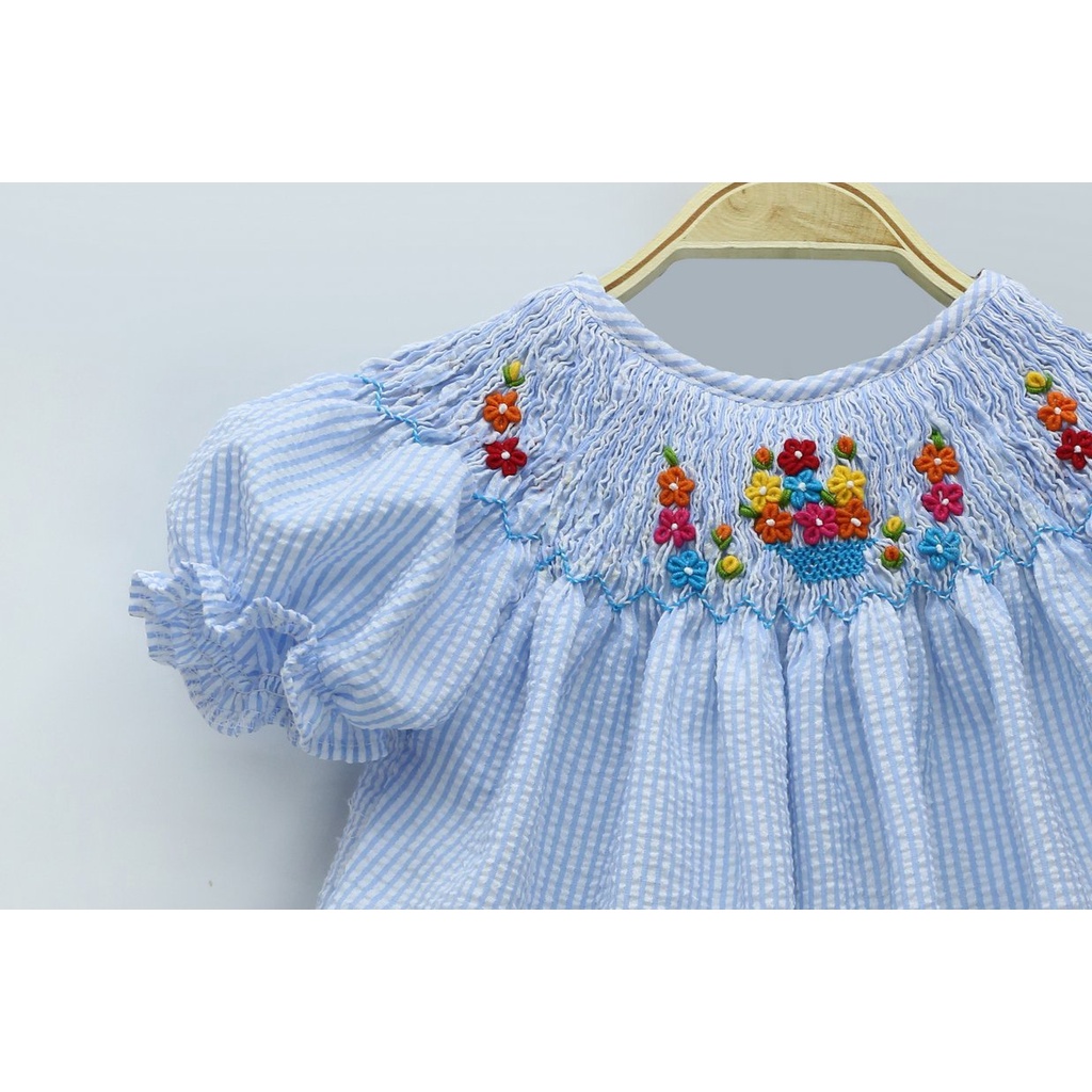 Váy đầm cho bé gái - đầm Smock sọc kẻ xanh chất đũi xốp họa tiết thêu tay