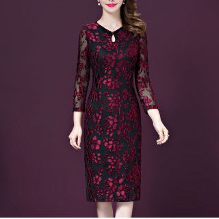 Đầm suông ôm quý bà thêu hoa