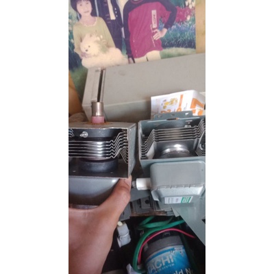 Súng lò vi sóng cũ tháo máy còn đẹp chạy tốt.