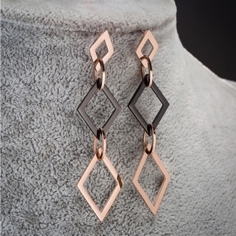 Bông Tai Dự Tiệc 3 Hình Thoi 2 Màu Titan Ko Han Rỉ TT 4344