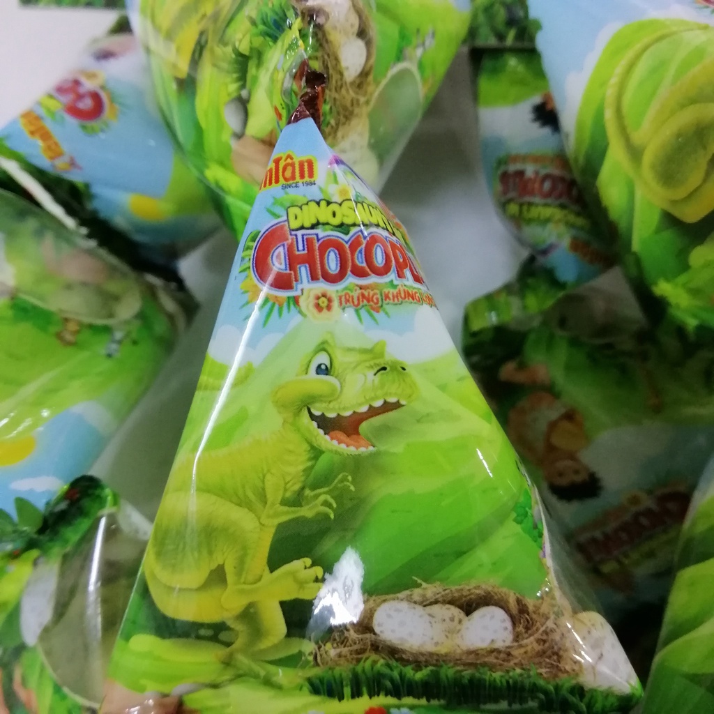 Sôcôla Đậu Phộng Trứng Khủng Long Tân Tân Dinosaur's Egg Chocoplus (Lốc 4 dây)