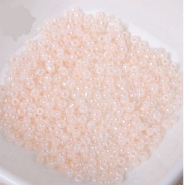 Hạt cườm bóng màu be vàng nhạt pastel 2mm 30g xỏ lỗ 2 đầu làm trang sức