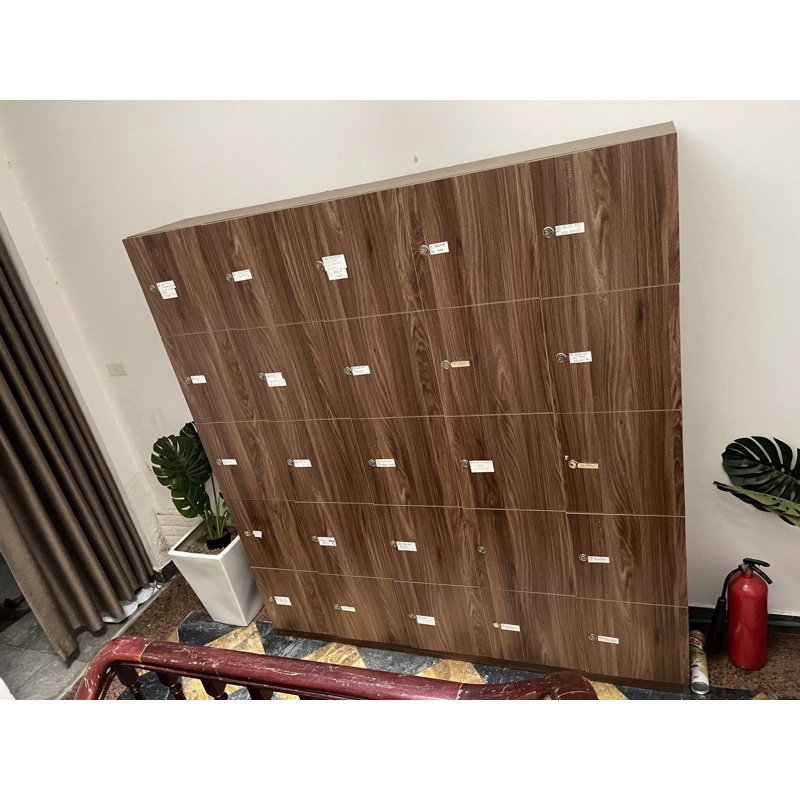 Thanh lý hệ tủ gỗ để đồ cho khách