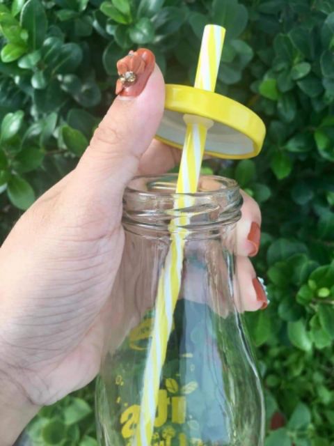 Chai thủy tinh Lipton nắp vặn có ống hút,
