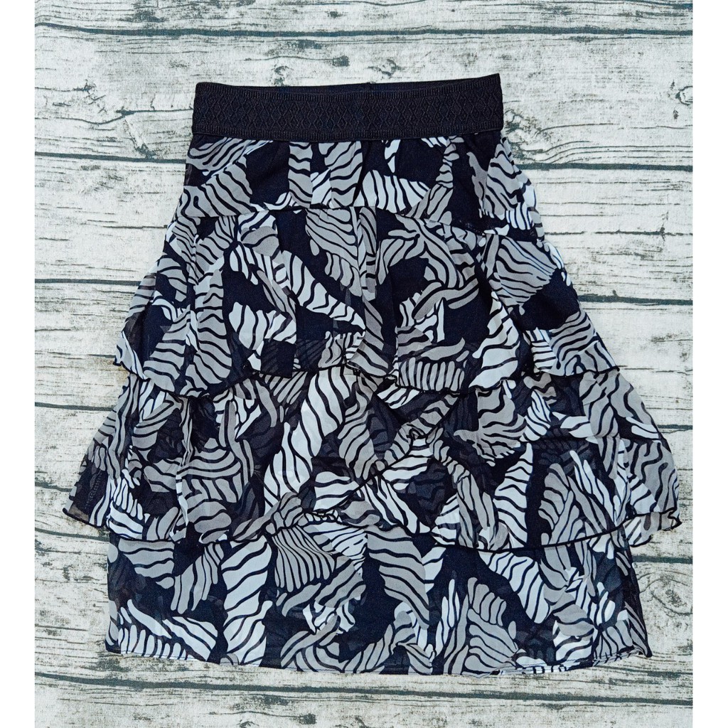 CHÂN VÁY VOAN 3 TẦNG HỌA TIẾT LẠ MẮT