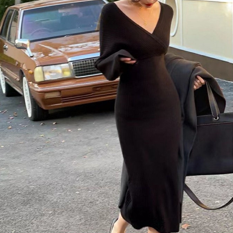 Đầm Dệt Kim Tay Dài Cổ Chữ V Thiết Kế Ôm Sát Tôn Dáng