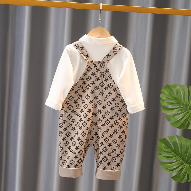 Quần yếm thiết kế dễ thương cho bé