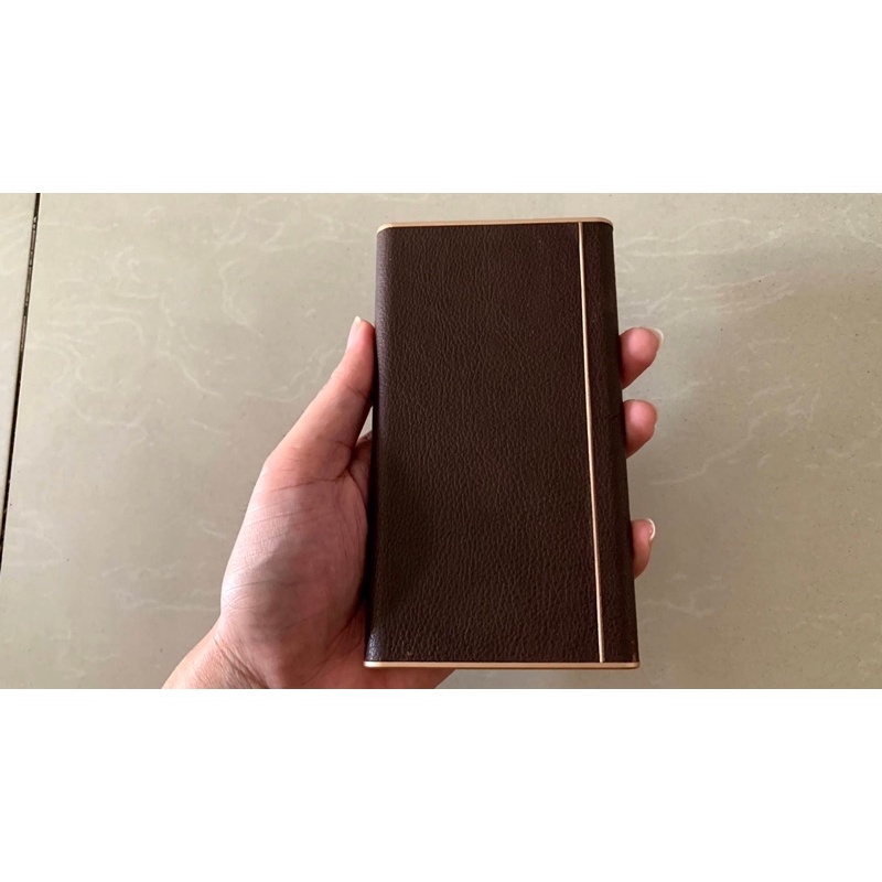 Pin sạc dự phòng Energizer UE10009 Luxury Leather dung lượng 10000mah.