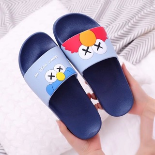 Dép Kaws cute dành cho cả nam và nữ