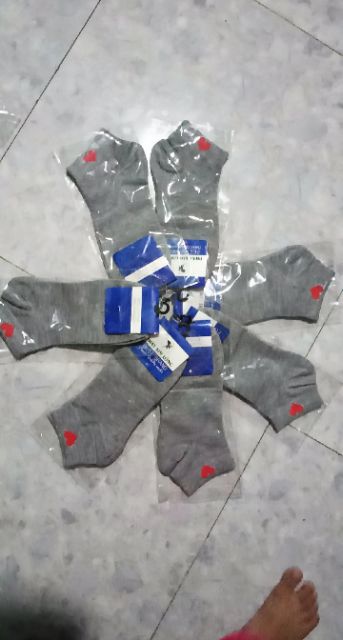 1 đôi vớ nữ siêu đáng yêu có 3 màu trắng, đen và xám